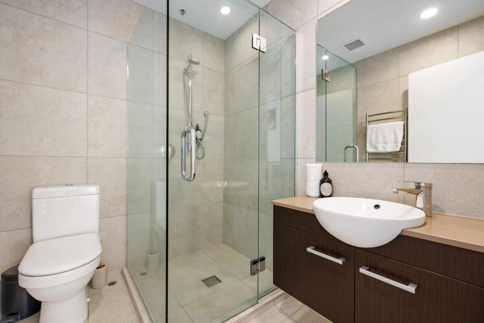Oceanside Bliss - Absolute Beachfront - Uninterrupted Ocean Views With Pool Mount Maunganui Extérieur photo