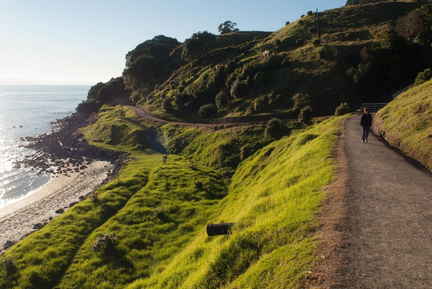 Oceanside Bliss - Absolute Beachfront - Uninterrupted Ocean Views With Pool Mount Maunganui Extérieur photo