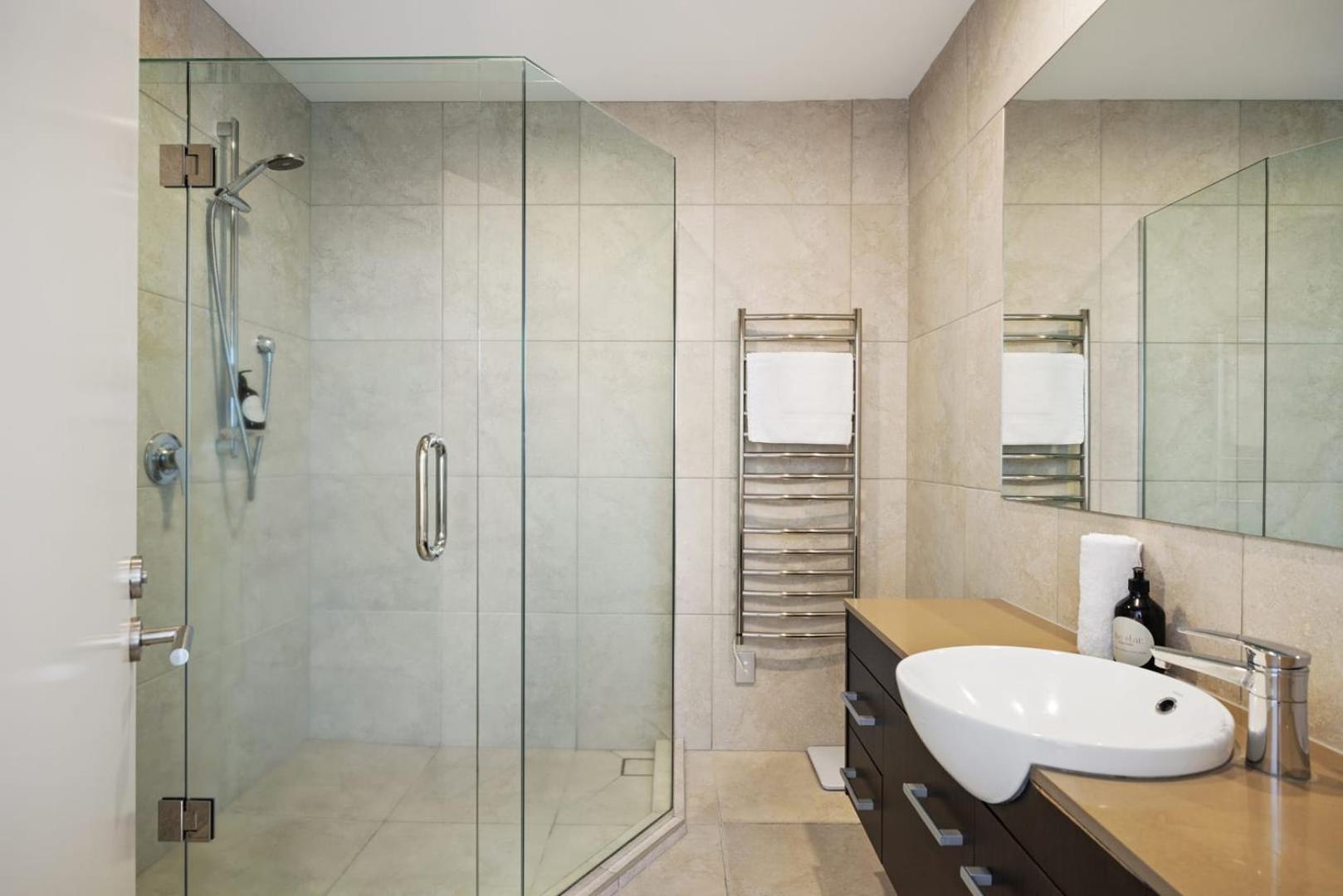 Oceanside Bliss - Absolute Beachfront - Uninterrupted Ocean Views With Pool Mount Maunganui Extérieur photo