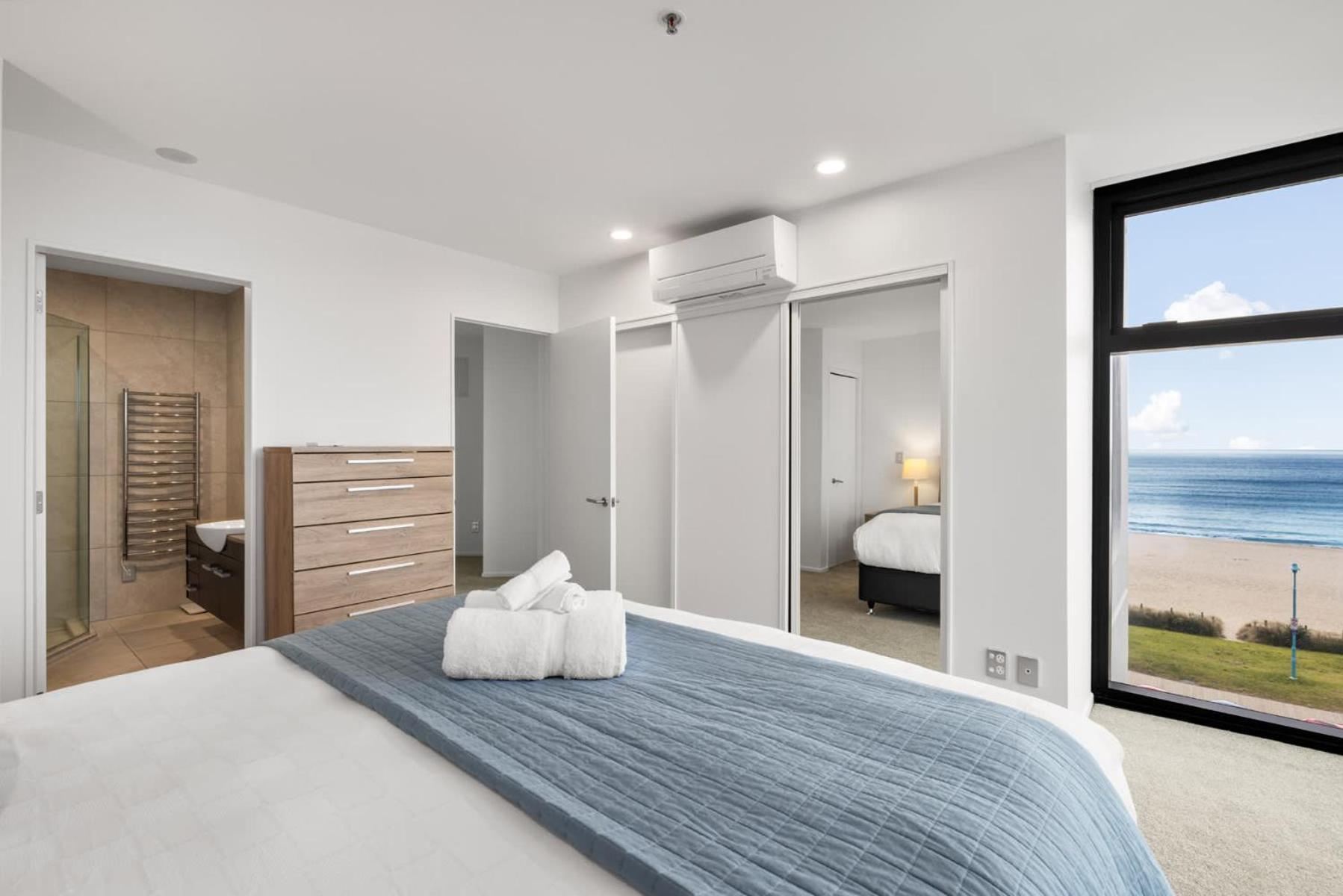 Oceanside Bliss - Absolute Beachfront - Uninterrupted Ocean Views With Pool Mount Maunganui Extérieur photo