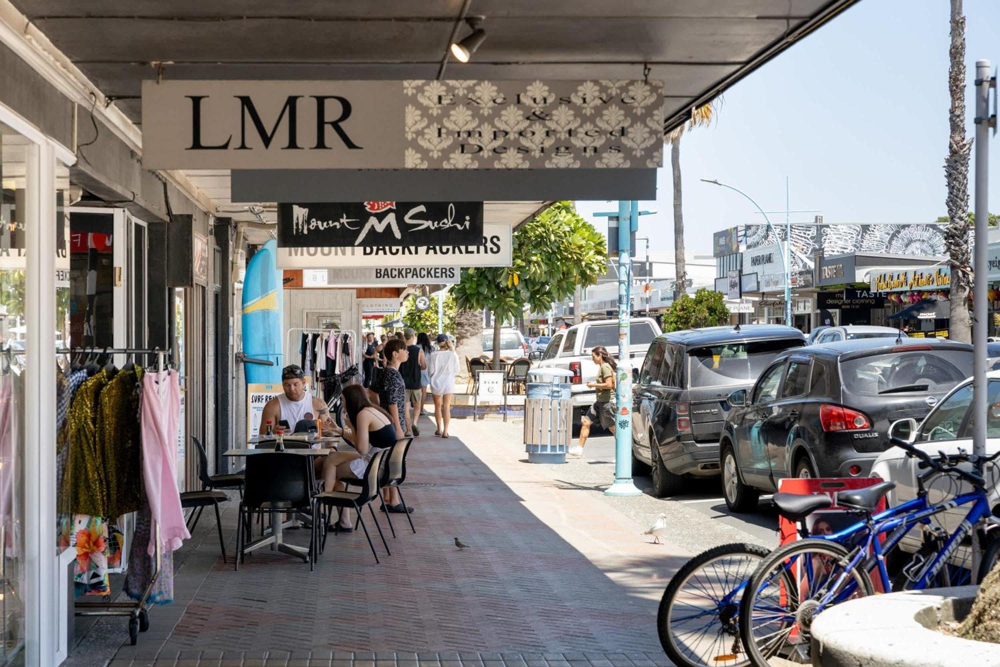 Appartement Oceanside Bliss - Absolute Beachfront - Uninterrupted Ocean Views With Pool à Mount Maunganui Extérieur photo