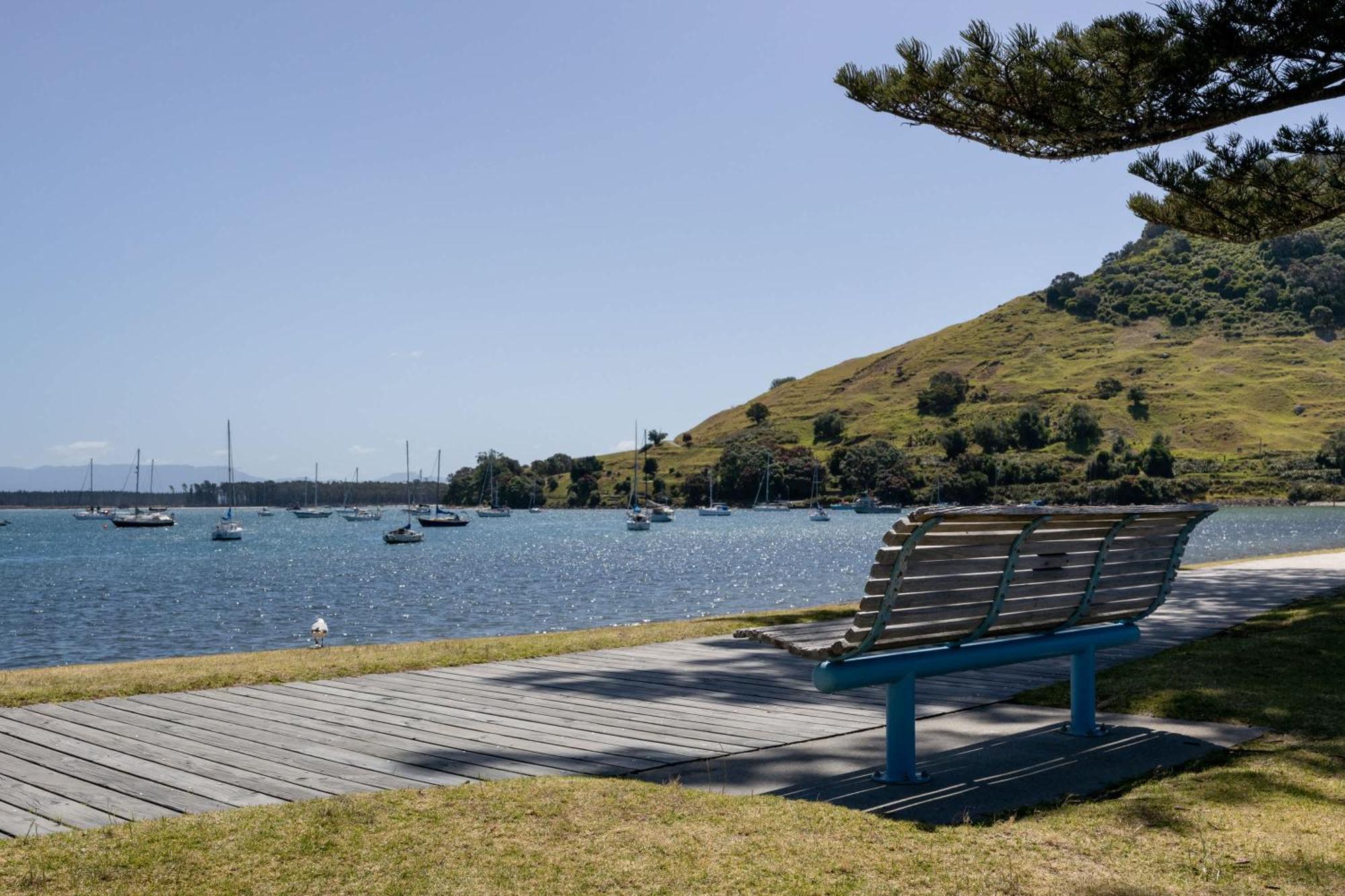 Appartement Oceanside Bliss - Absolute Beachfront - Uninterrupted Ocean Views With Pool à Mount Maunganui Extérieur photo