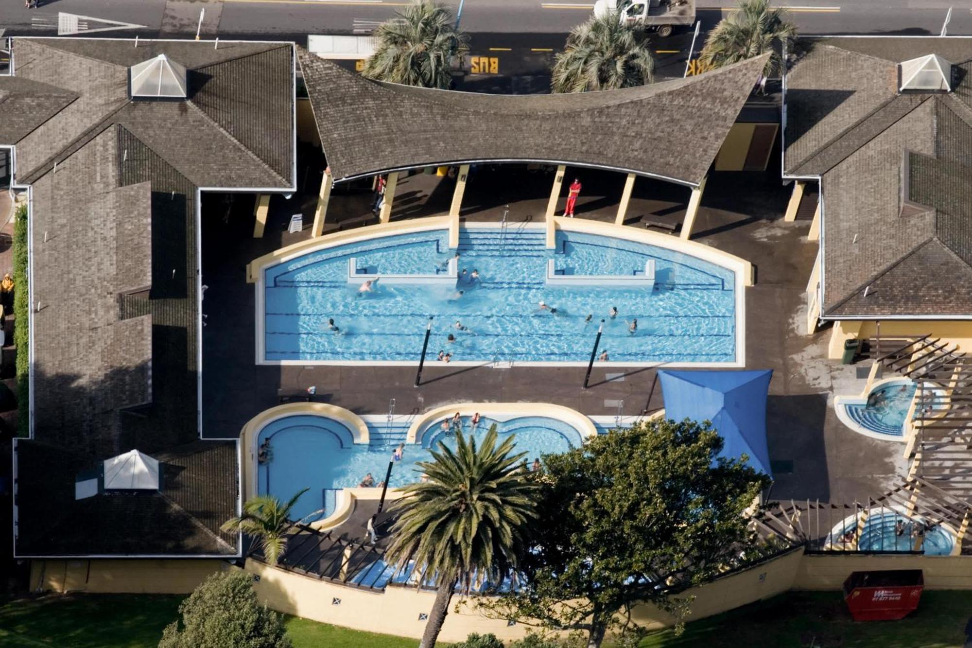 Appartement Oceanside Bliss - Absolute Beachfront - Uninterrupted Ocean Views With Pool à Mount Maunganui Extérieur photo