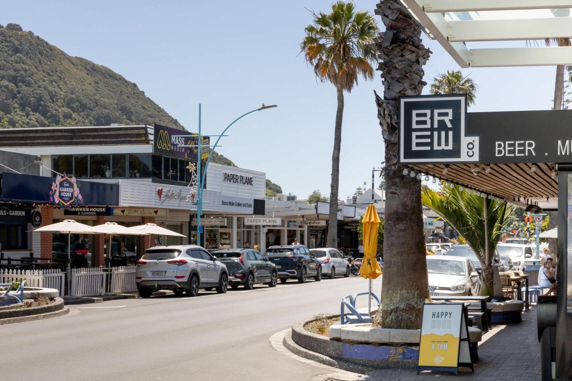 Appartement Oceanside Bliss - Absolute Beachfront - Uninterrupted Ocean Views With Pool à Mount Maunganui Extérieur photo