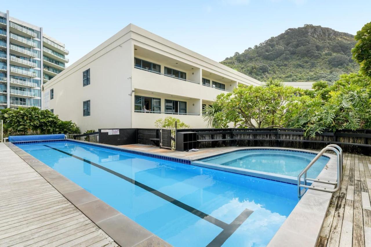 Oceanside Bliss - Absolute Beachfront - Uninterrupted Ocean Views With Pool Mount Maunganui Extérieur photo